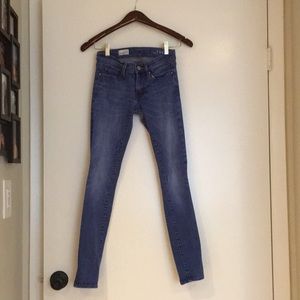 Medium wash gap skinny legging jean